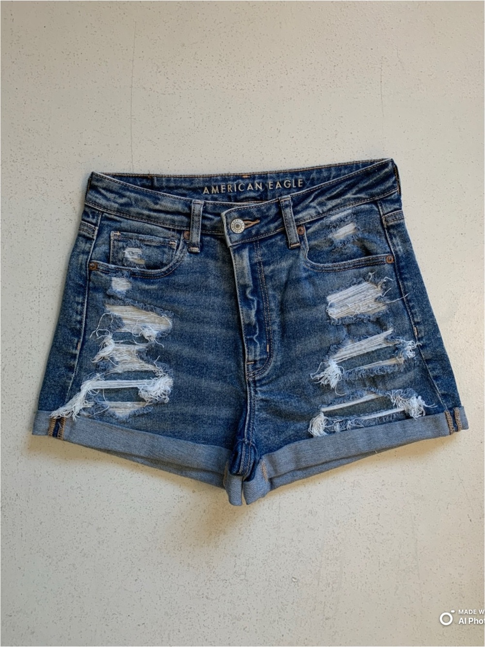 American Eagle Distressed High Rise Blue Jean Mom Short Size 6 EUC Denim Shorts